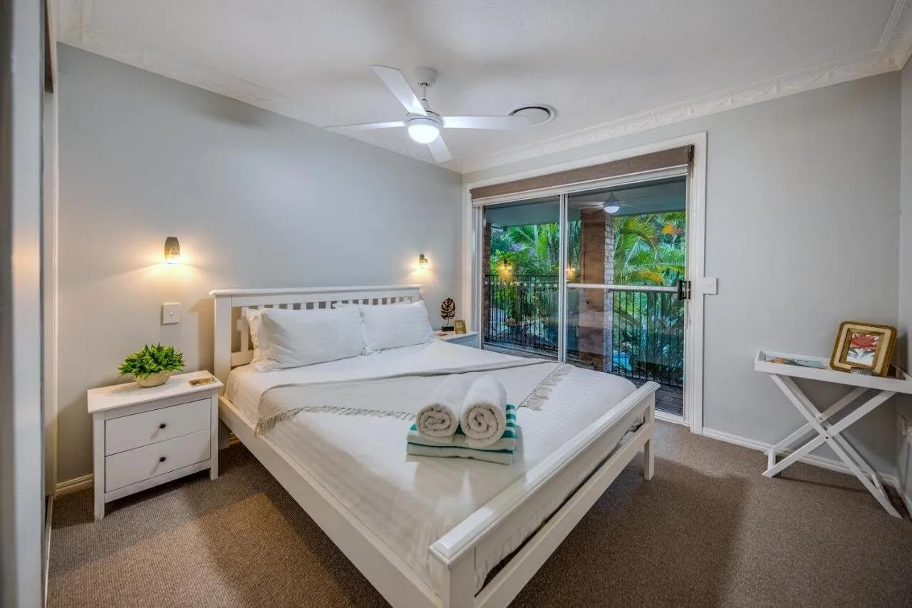 Queen bedroom with white linen