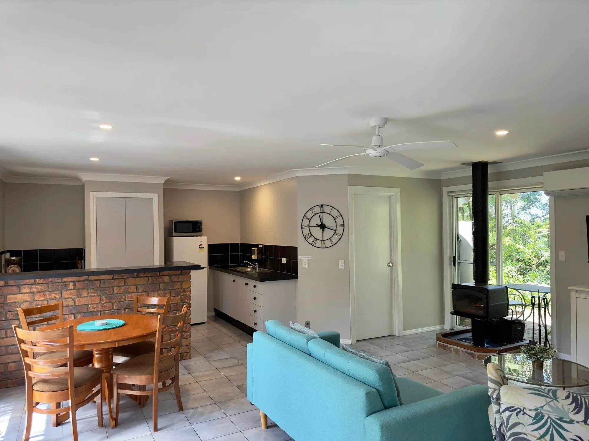 Open-plan kitchen, dining and lounge